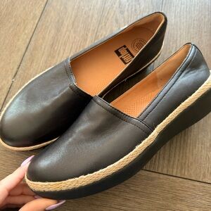 NWT black wedge fitflop shoes